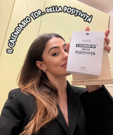Il Calendario Top della Positività - Good Vibes - 2027 - Regala positività, trasmetti serenità - Sostegno in Legno + Inserto A6: 10x14cm
