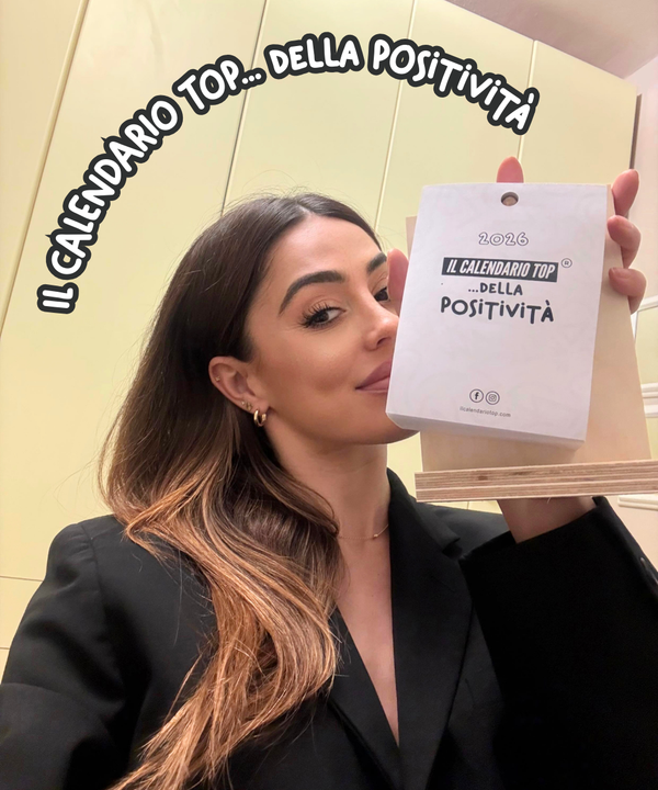 Il Calendario Top della Positività - Good Vibes - 2026 - Regala positività, trasmetti serenità - Sostegno in Legno + Inserto A6: 10x14cm